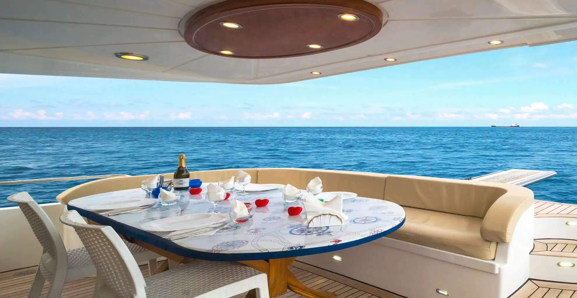 Yacht Moonlight Dela